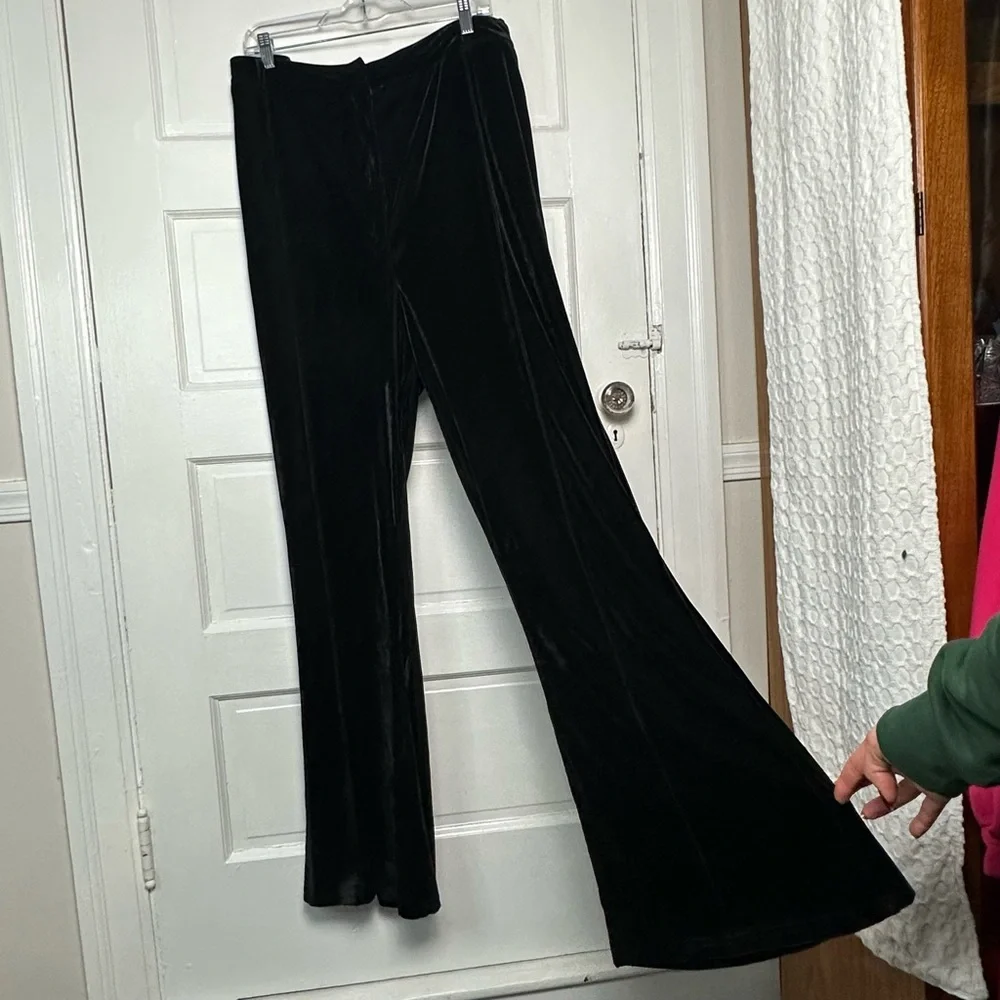 PrettyLittleThing‎ x Naomi Campbell Black Velvet Pintuck Flared Trousers Pants